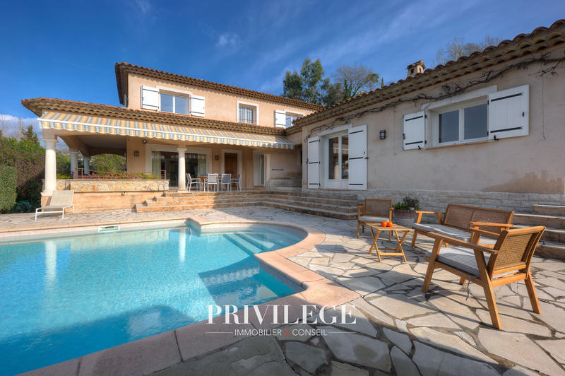 Villa - 240 m² - 8 pièces