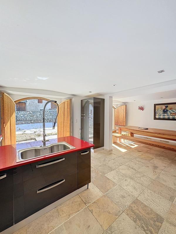 Maison - 340 m² - 8 pièces