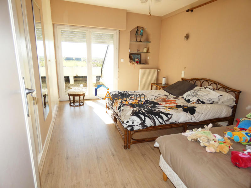 Maison - 226 m² - 7 pièces