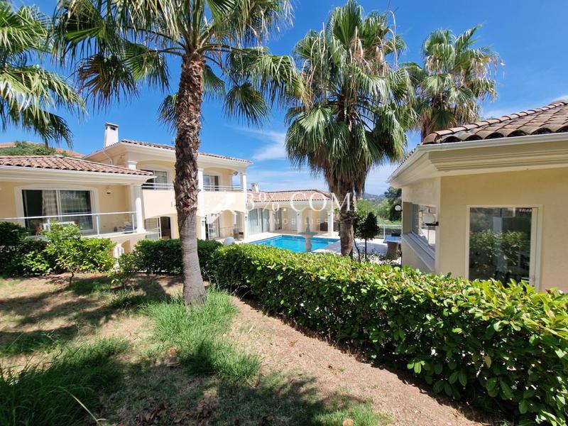 Villa - 300 m² - 15 pièces