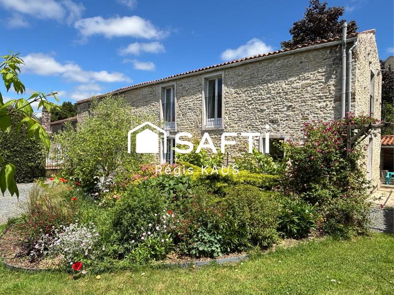 Maison - 300 m² - 12 pièces