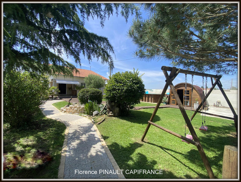 Maison - 233 m² - 9 pièces