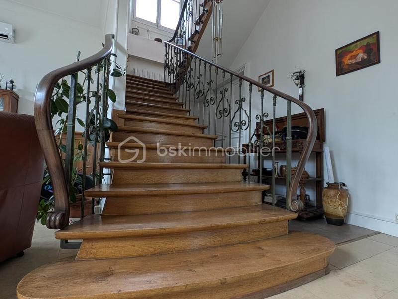 Demeure - 267 m² - 11 pièces