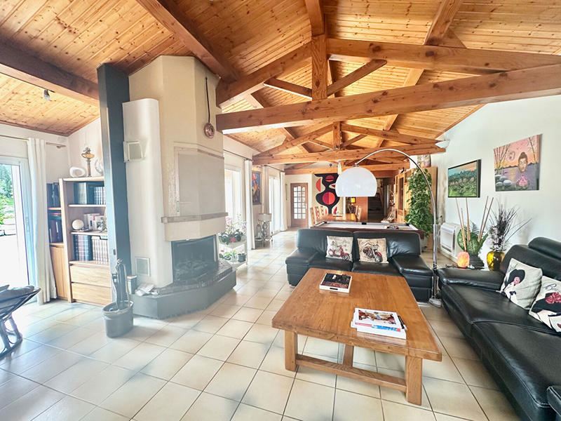 Maison - 208 m² - 6 pièces