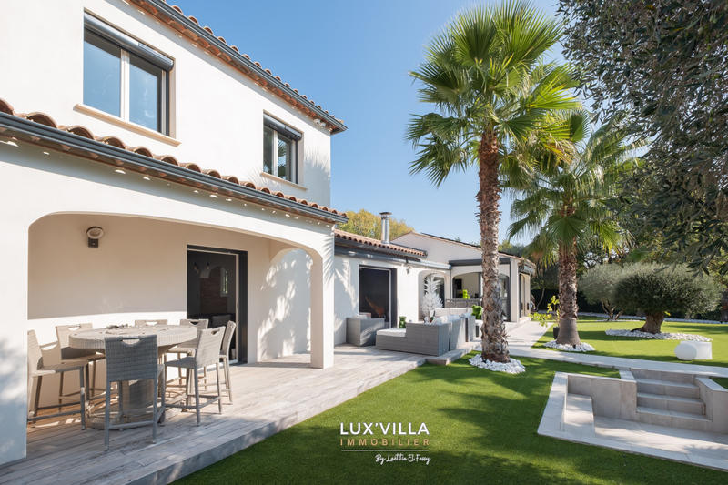 Villa - 344 m² - 12 pièces