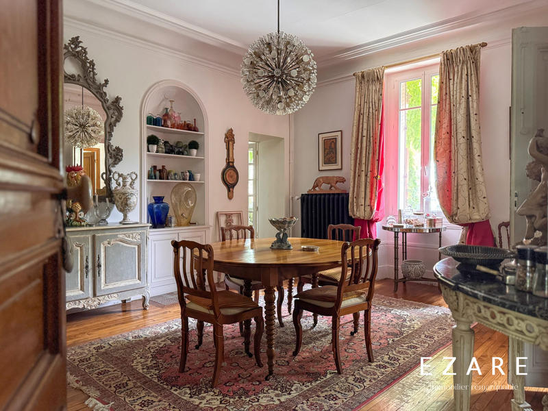 Maison - 211 m² - 9 pièces