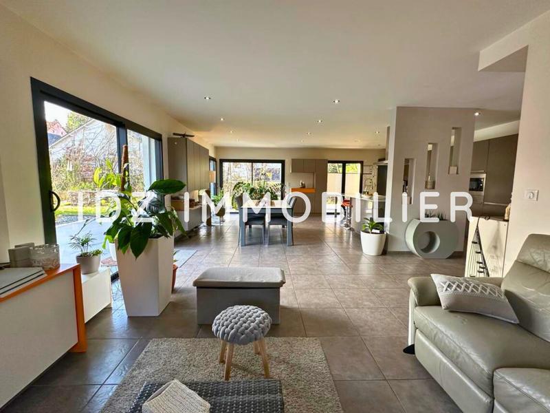 Maison - 268 m² - 9 pièces