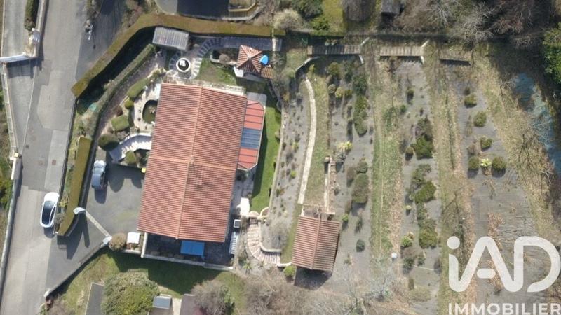 Maison - 211 m² - 7 pièces