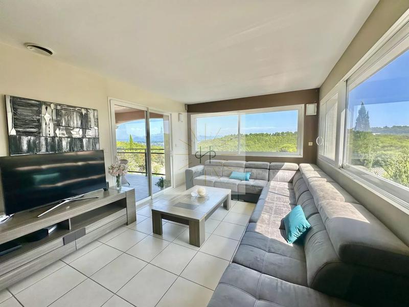 Maison - 228 m² - 9 pièces