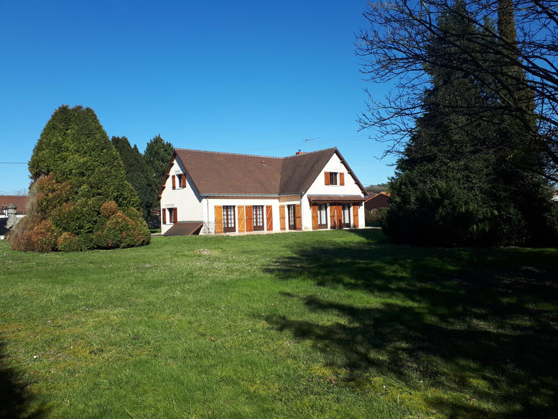 Maison - 247 m² - 7 pièces