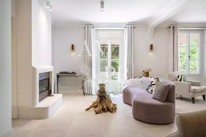 Maison - 300 m² - 8 pièces