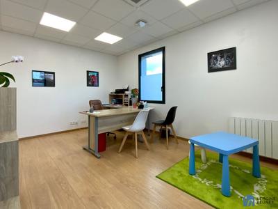 Local commercial - 104 m² - 4 pièces