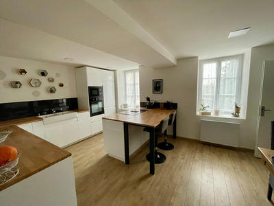 Maison - 221 m² - 7 pièces