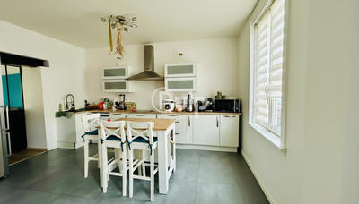 Maison - 95 m² - 5 pièces