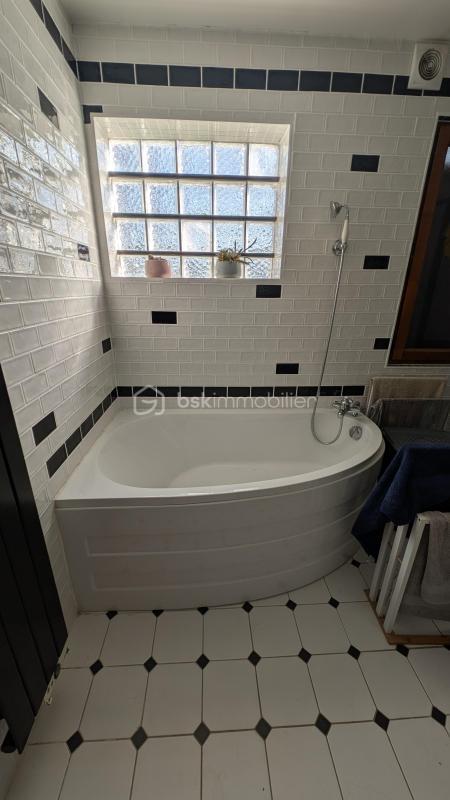 Maison traditionnelle - 170 m² - 8 pièces