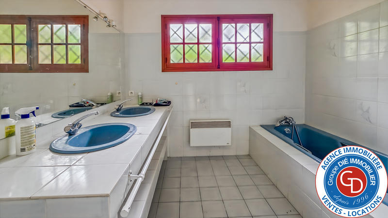 Maison - 120 m² - 4 pièces