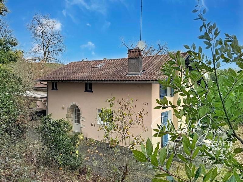 Maison - 253 m² - 5 pièces