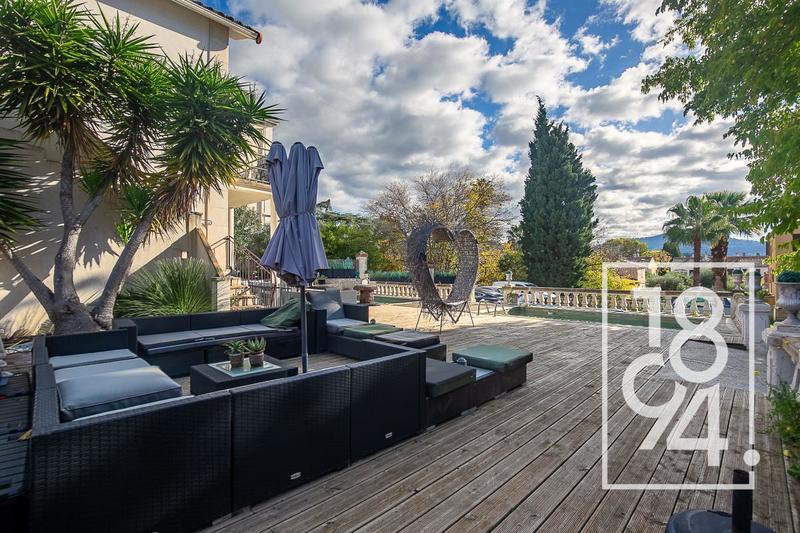 Propriété - 160 m² - 6 pièces