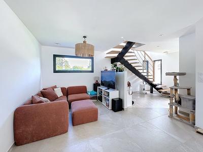 Maison - 120 m² - 4 pièces