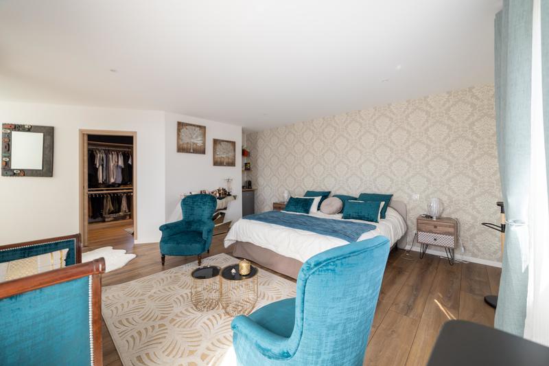 Maison - 250 m² - 6 pièces