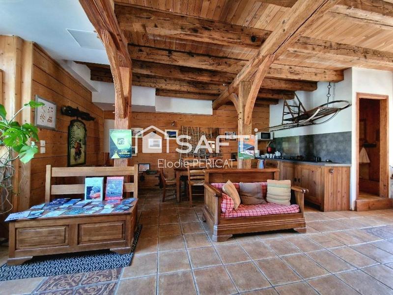 Maison - 280 m² - 9 pièces