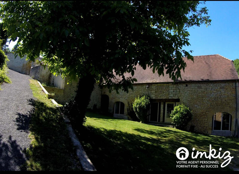 Maison - 280 m² - 9 pièces