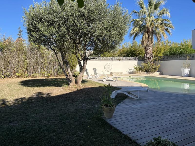 Villa - 220 m² - 6 pièces