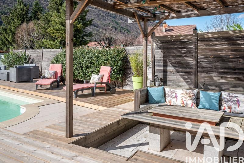 Maison - 210 m² - 7 pièces