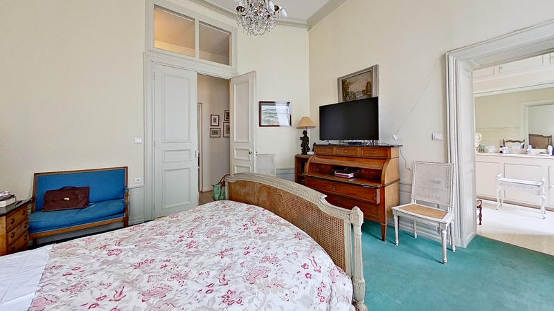 Appartement - 241 m² - 8 pièces