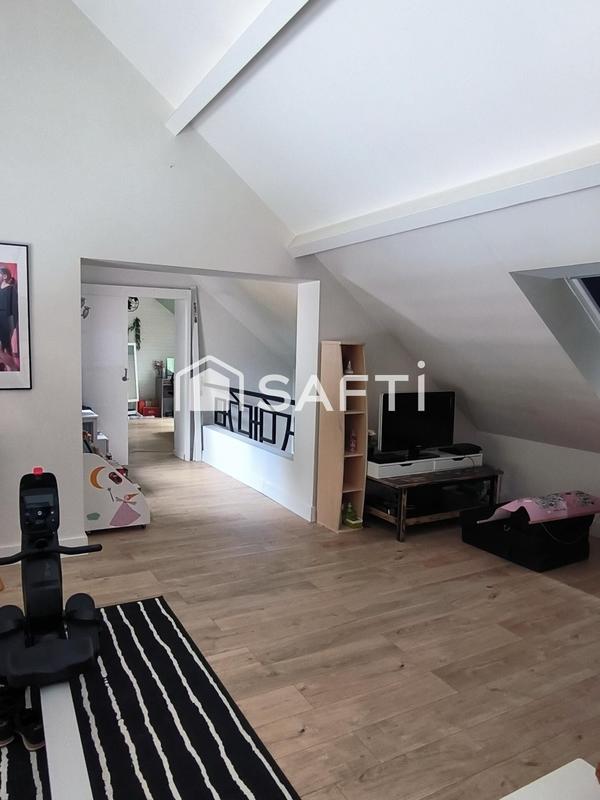 Maison - 247 m² - 10 pièces