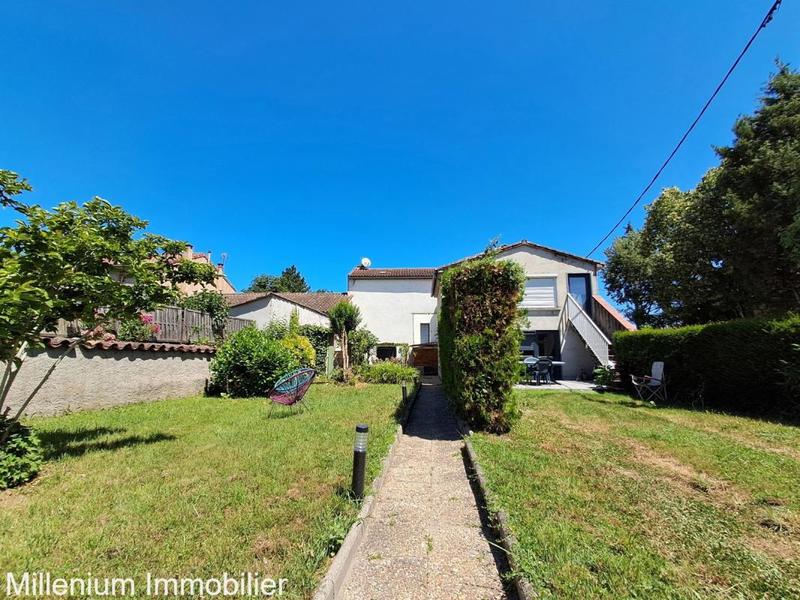 Maison - 200 m² - 8 pièces