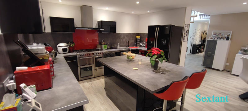 Maison - 236 m² - 10 pièces