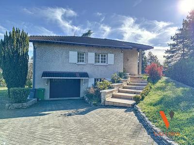 Maison - 201 m² - 7 pièces