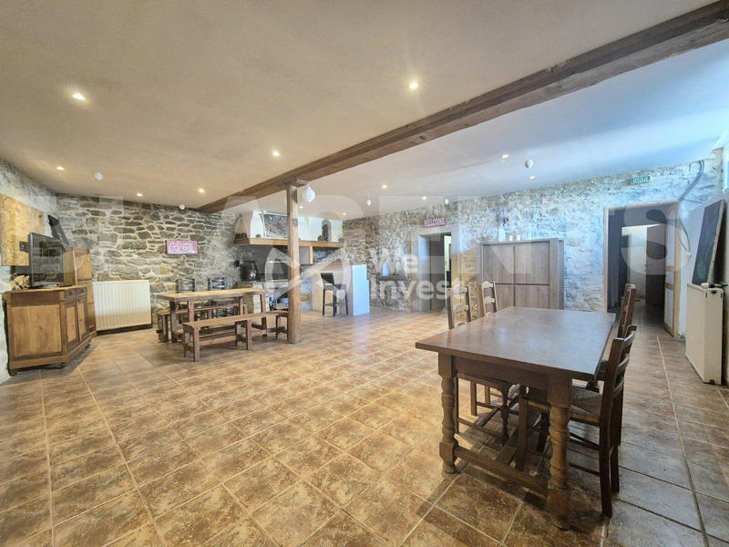 Maison - 322 m² - 9 pièces