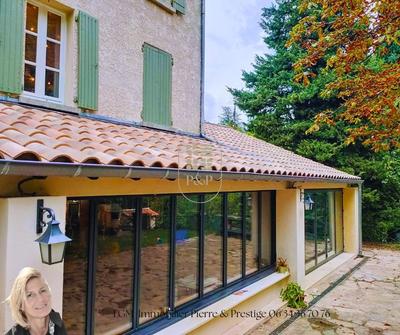 Maison - 270 m² - 8 pièces