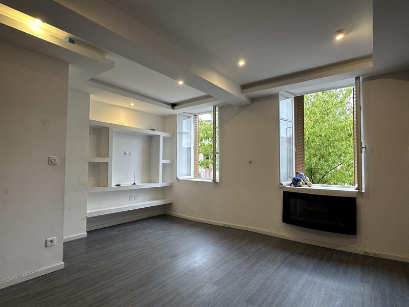 Maison - 202 m² - 9 pièces