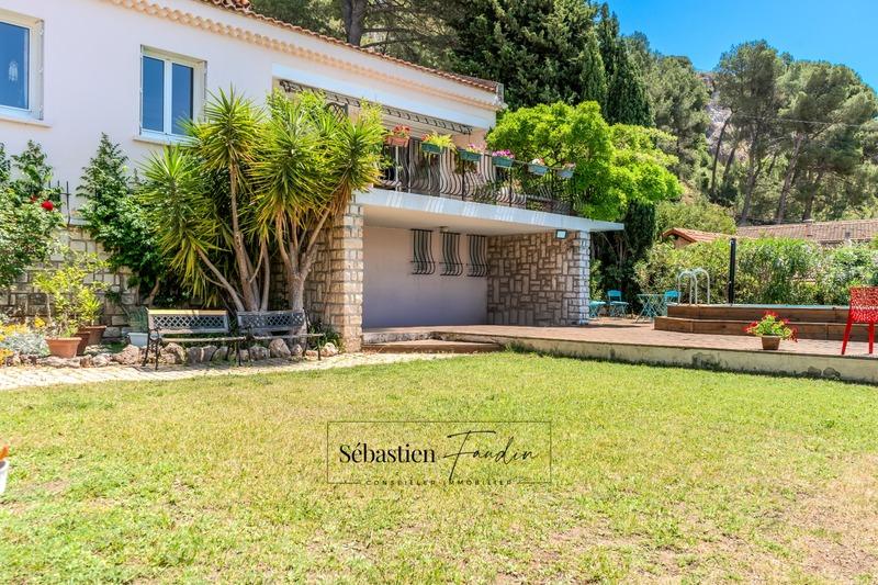 Maison - 210 m² - 8 pièces