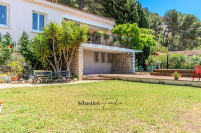 Maison - 210 m² - 8 pièces