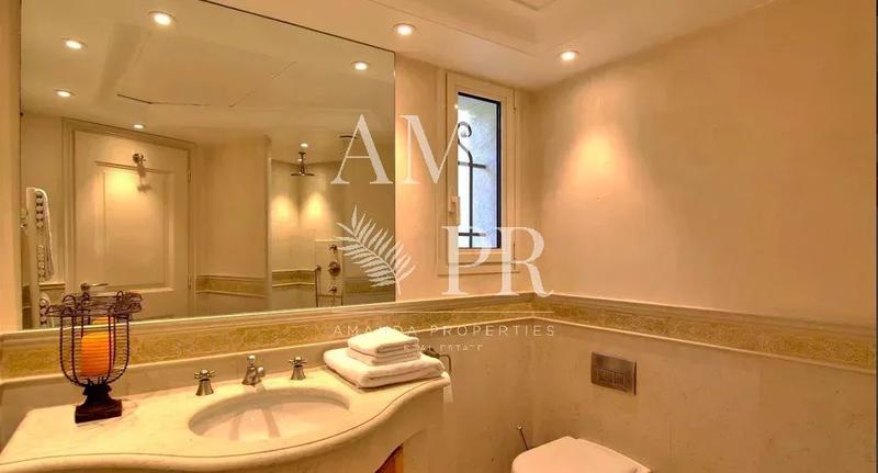 Villa - 600 m² - 12 pièces