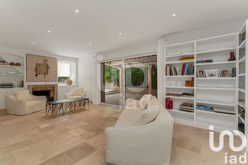 Maison - 233 m² - 8 pièces