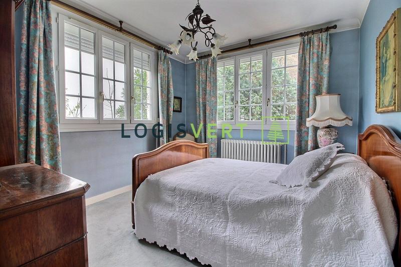 Maison - 256 m² - 11 pièces