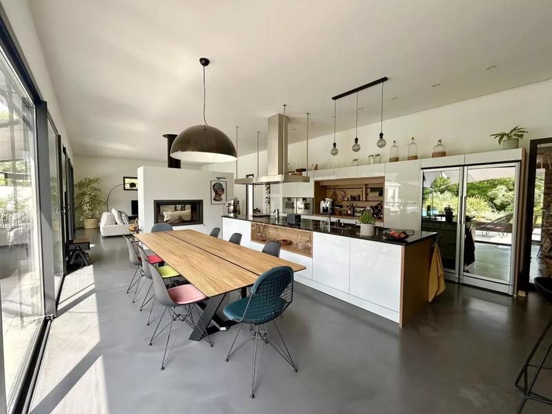 Propriété - 260 m² - 7 pièces