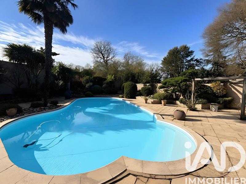 Maison - 217 m² - 8 pièces