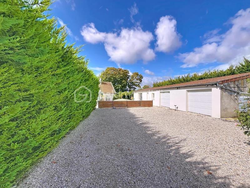 Pavillon - 210 m² - 8 pièces