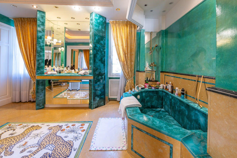 Villa - 857 m² - 15 pièces