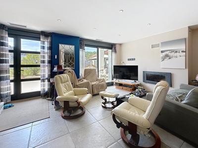 Appartement - 175 m² - 6 pièces