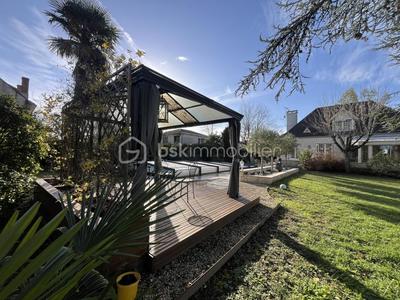 Demeure - 205 m² - 6 pièces