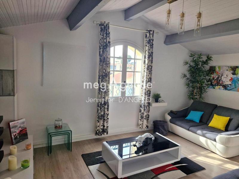 Appartement - 184 m² - 6 pièces