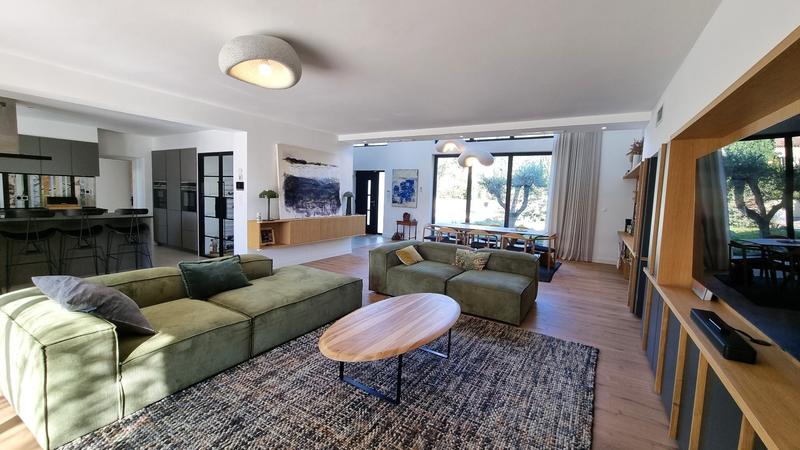 Villa - 285 m² - 9 pièces