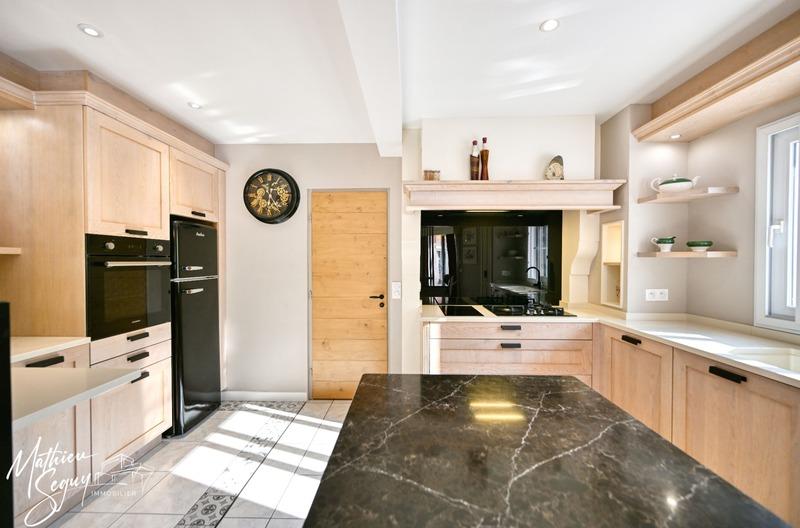 Maison - 200 m² - 6 pièces